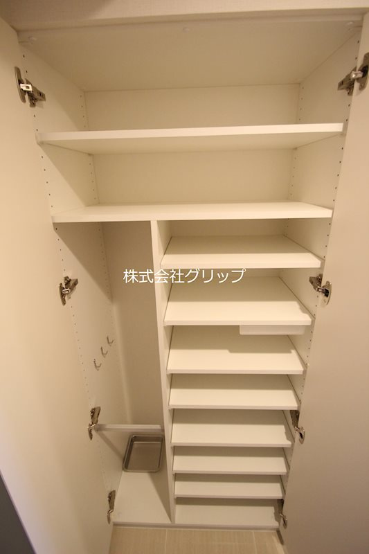 横浜市鶴見区鶴見中央５丁目の賃貸マンションの収納