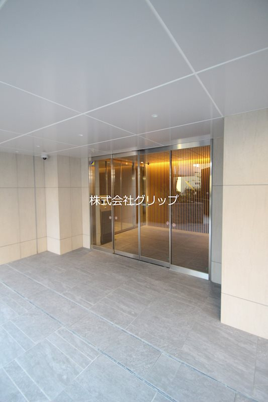 横浜市鶴見区鶴見中央５丁目の賃貸マンションのエントランス