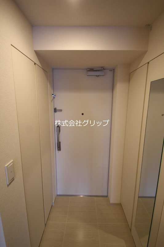 横浜市鶴見区鶴見中央５丁目の賃貸マンションの玄関