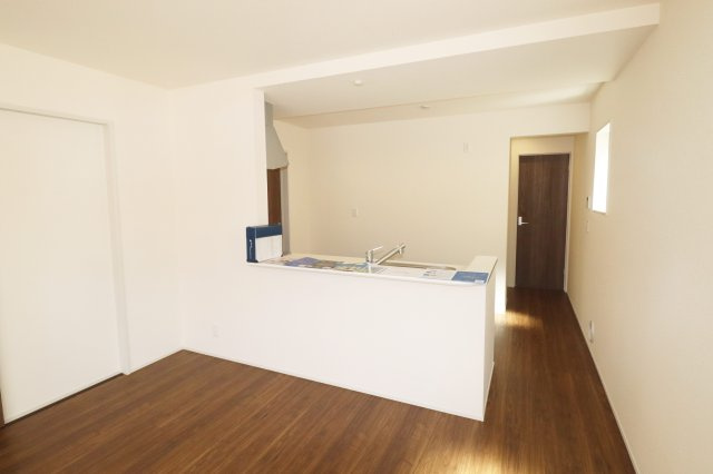 郡山市亀田2丁目第2　　　２号棟　　　桑野小学校、郡山第６中学区　の居間・リビング|※同社施工例