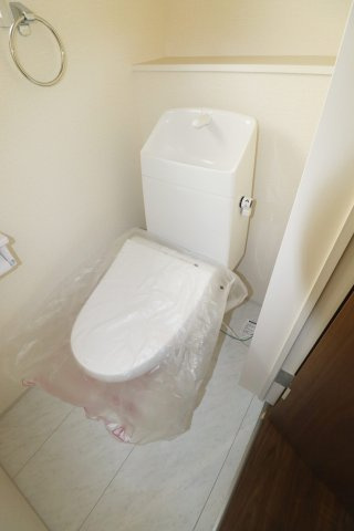 郡山市亀田2丁目第2　　　２号棟　　　桑野小学校、郡山第６中学区　の玄関|※同社施工例