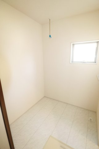 郡山市亀田2丁目第2　　　２号棟　　　桑野小学校、郡山第６中学区　の玄関|※同社施工例