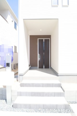 郡山市亀田2丁目第2　　　２号棟　　　桑野小学校、郡山第６中学区　の玄関