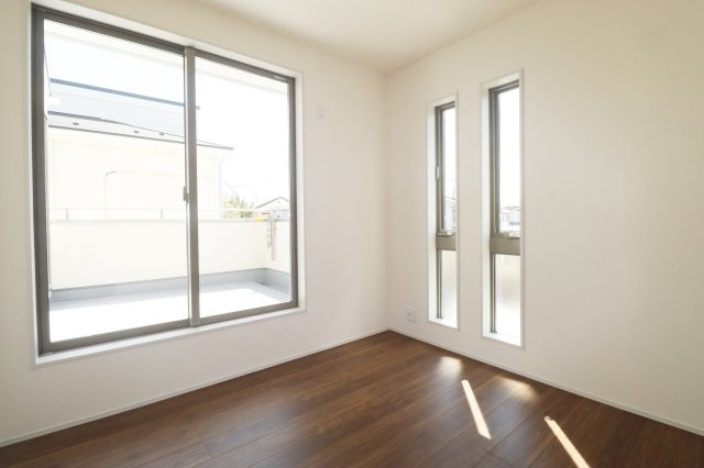 郡山市亀田2丁目第2　　　２号棟　　　桑野小学校、郡山第６中学区　の洋室|※同社施工例