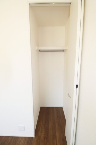 郡山市亀田2丁目第2　　　２号棟　　　桑野小学校、郡山第６中学区　の洋室|※同社施工例