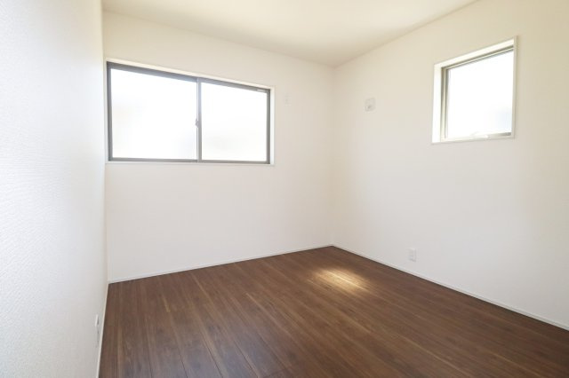 郡山市亀田2丁目第2　　　２号棟　　　桑野小学校、郡山第６中学区　の洋室|※同社施工例