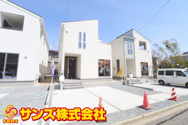 郡山市亀田2丁目第2　　　２号棟　　　桑野小学校、郡山第６中学区　の外観|南西側から見た駐車場を含む外観