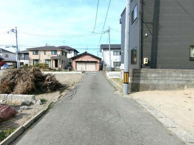 新潟市西区善久の前面道路含む現地写真