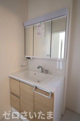 《仲介手数料無料》上尾市大字原市1780-12新築一戸建てブルーミングガーデンの独立洗面台