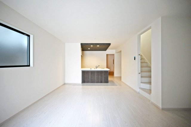 テラシエ松ケ丘2丁目新築一戸建て│4LDK+駐車駐輪の前面道路含む現地写真|前面道路は北側に約4ｍ幅です。