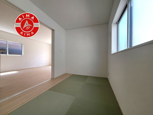 大野城市平野台1丁目第7-2棟（2号棟）の和室|和室を上手に活用すると暮らし方の幅が広がります。例えば普段は開け放して、子供の小さいうちはお昼寝や遊びのスペースに。畳はソフトなので転んでもケガをしにくく安心です