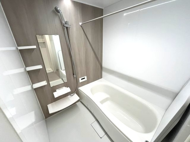 南区氷室町　売戸建の居間・リビング|★鉄骨造陸屋根3階建の中古戸建！