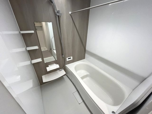 南区氷室町　売戸建の浴室|足を伸ばしてリラックスできるゆったりとした浴槽です！