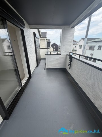 平塚市河内2期　新築戸建　全6棟1号棟のバルコニー