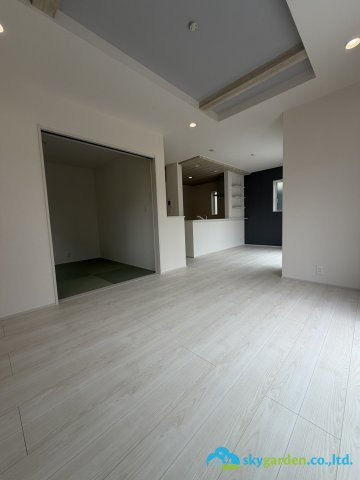 平塚市河内2期　新築戸建　全6棟1号棟の居間・リビング