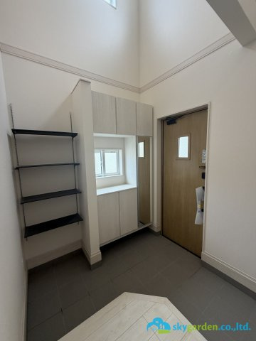 平塚市河内2期　新築戸建　全6棟1号棟の玄関