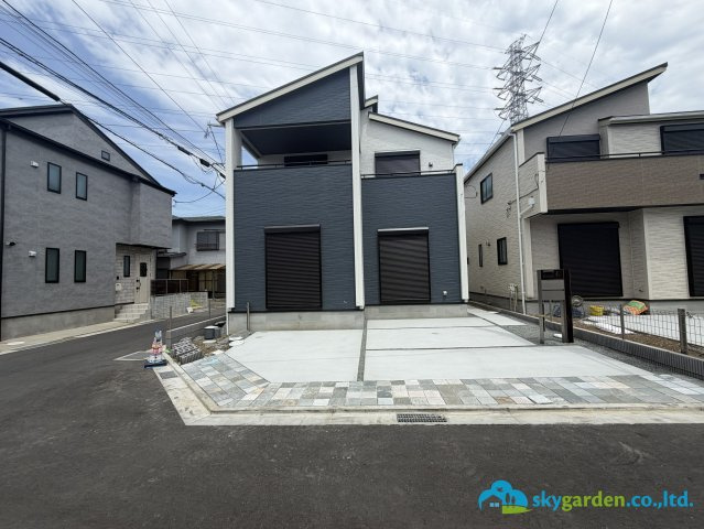 平塚市河内2期　新築戸建　全6棟1号棟の前面道路含む現地写真