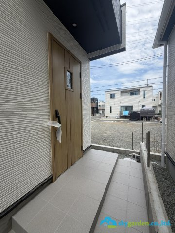 平塚市河内2期　新築戸建　全6棟1号棟の玄関