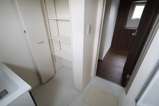 《仲介手数料無料》岩槻区上野１丁目19-1新築一戸建てリーブルガーデンのランドリースペース