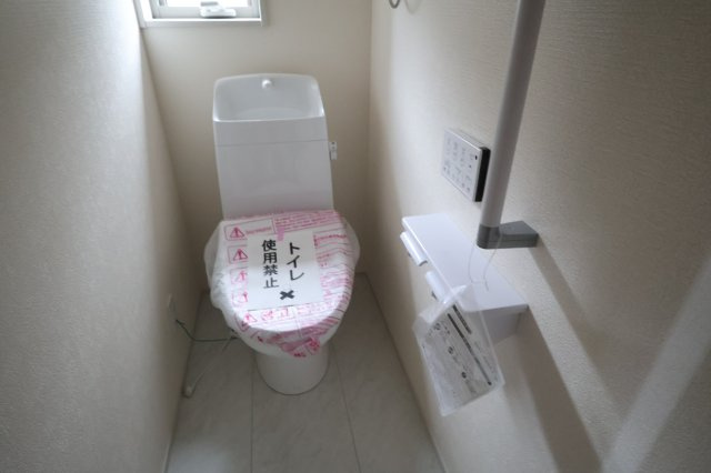 《仲介手数料無料》岩槻区上野１丁目19-1新築一戸建てリーブルガーデンのトイレ|1階