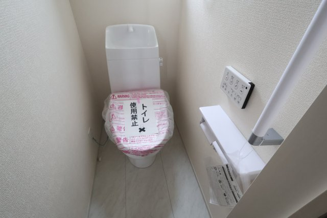 《仲介手数料無料》岩槻区上野１丁目19-1新築一戸建てリーブルガーデンのトイレ|２階
