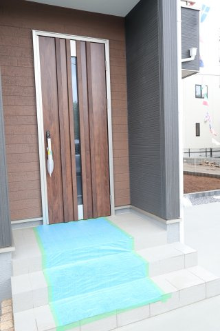 《仲介手数料無料》岩槻区上野１丁目19-1新築一戸建てリーブルガーデンの玄関