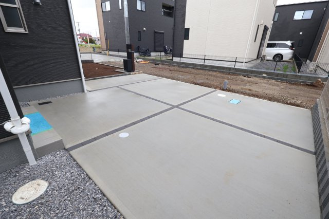 《仲介手数料無料》岩槻区上野１丁目19-1新築一戸建てリーブルガーデンの駐車場
