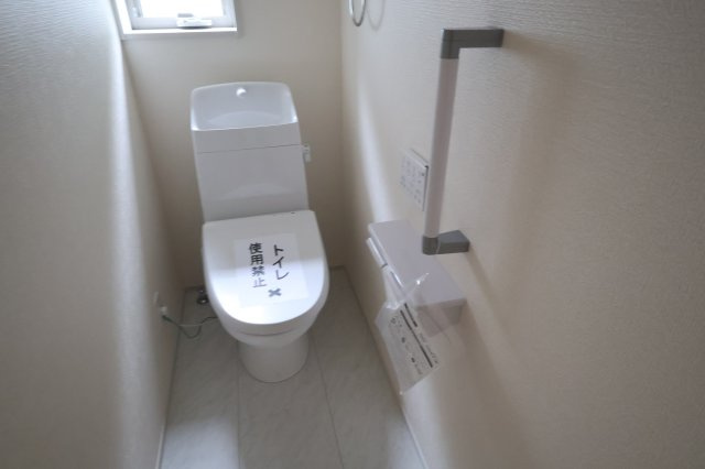 《仲介手数料無料》岩槻区上野１丁目19-1新築一戸建てリーブルガーデンのトイレ