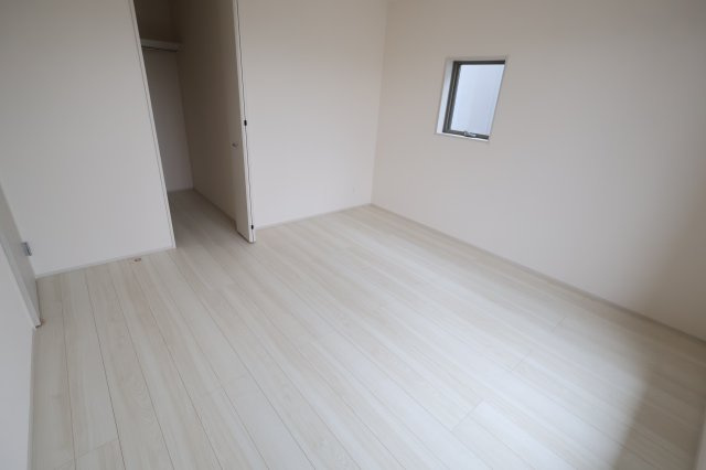 《仲介手数料無料》岩槻区上野１丁目19-1新築一戸建てリーブルガーデンの洋室|2階 8帖