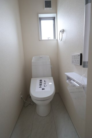 《仲介手数料無料》岩槻区上野１丁目19-1新築一戸建てリーブルガーデンのトイレ|2階