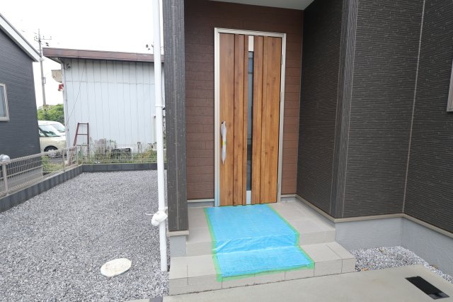 《仲介手数料無料》岩槻区上野１丁目19-1新築一戸建てリーブルガーデンの玄関