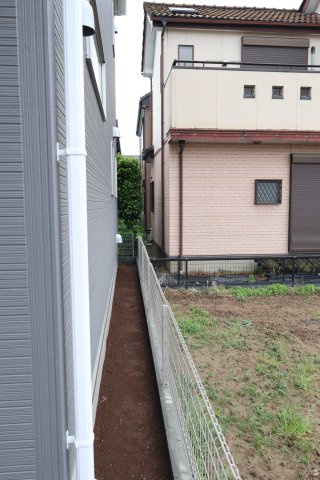 《仲介手数料無料》岩槻区上野１丁目19-1新築一戸建てリーブルガーデンの外観|北側隣地は畑でした。