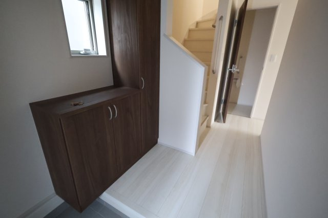 《仲介手数料無料》岩槻区上野１丁目19-1新築一戸建てリーブルガーデンの玄関