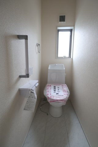 《仲介手数料無料》岩槻区上野１丁目19-1新築一戸建てリーブルガーデンのトイレ