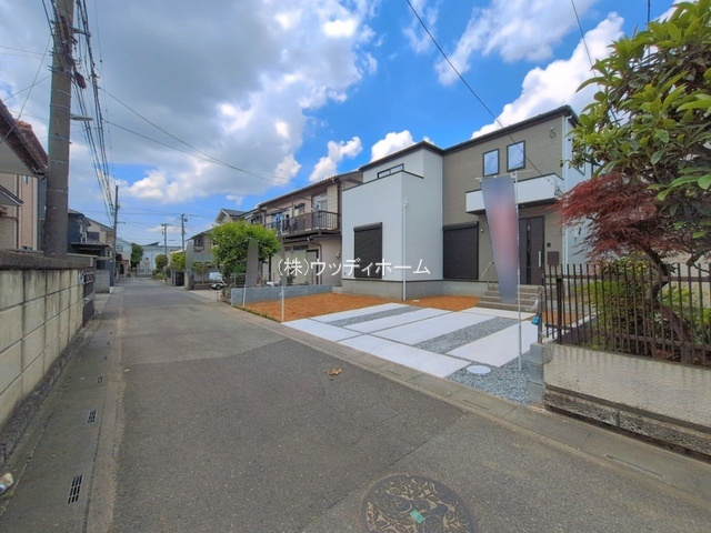 越谷市弥栄町5期　新築一戸建ての前面道路含む現地写真