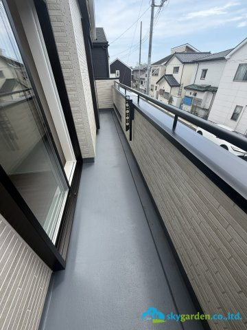 平塚市河内2期　新築戸建　全6棟2号棟のバルコニー