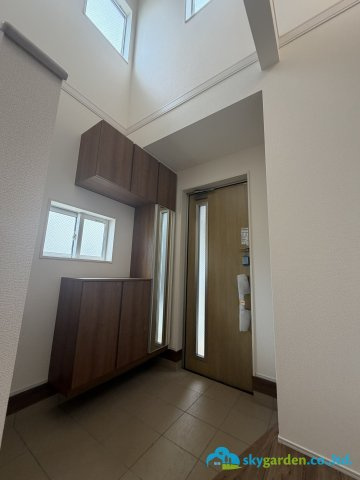 平塚市河内2期　新築戸建　全6棟2号棟の玄関