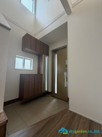 平塚市河内2期　新築戸建　全6棟2号棟の玄関
