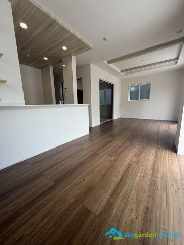 平塚市河内2期　新築戸建　全6棟2号棟の居間・リビング