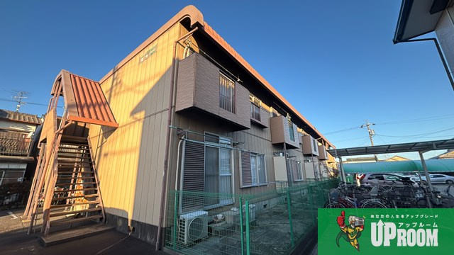 レジュート堀部ハイツの外観