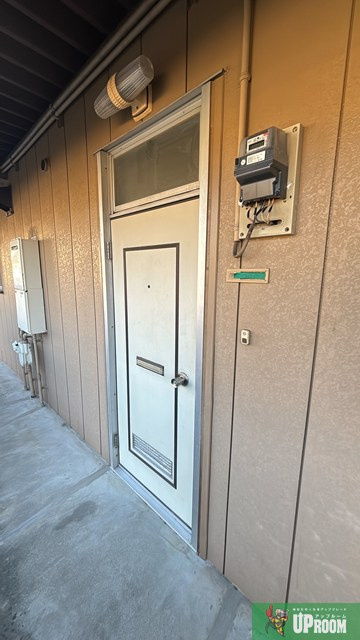 レジュート堀部ハイツの玄関