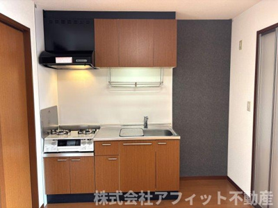 【キッチン】 | サンリバー 弐番館 | 吊戸棚付きキッチン