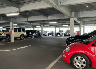 【駐車場】 | グランセリーナ | 駐車場と明記されていても、最小スペースでつくられた駐車場だと大型車は駐車できなかったり、出入りしにくくなったりする可能性があります。お車のサイズと購入したい物件の駐車場のサイズを現地で確認しましょう。