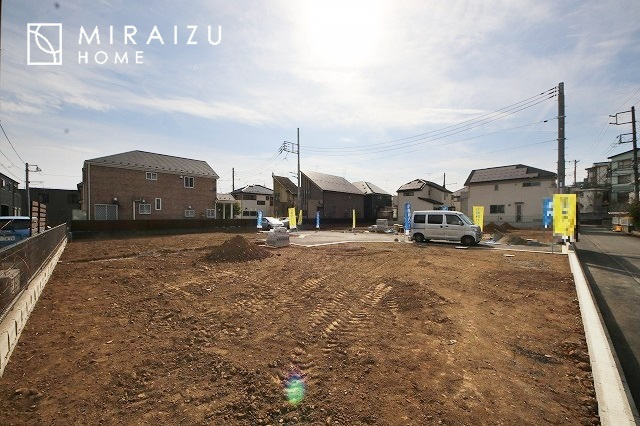 【外観】 | 運転が不安な方も安心な前面道路、きちんと幅員のある道路は女性にも安心です。整備されている道路は気持ちも良いですね♪
