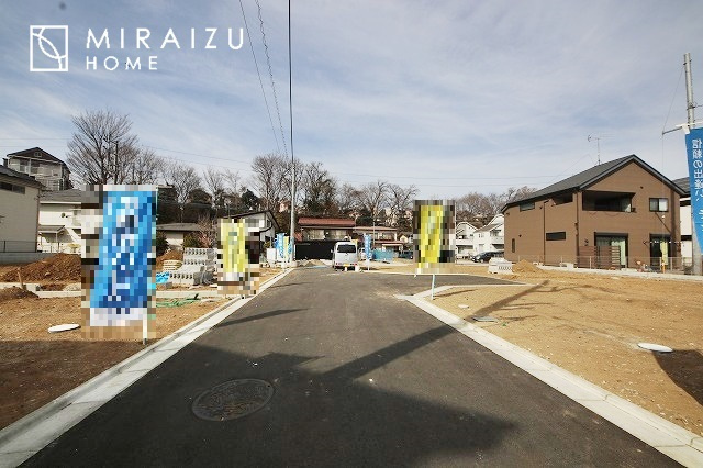 【周辺】 | お車の運転に自信のない方でも安心かなと思います。とても解放感があり、日当たりも気持ちよさそうです。

