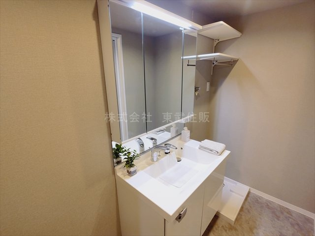【独立洗面台】 | 東武みよしみずほ台サンライトマンションB棟 | 朝の支度にも助かる、独立の洗髪洗面化粧台