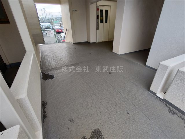 【エントランス】 | 東武みよしみずほ台サンライトマンションB棟 | 落ち着いたエントランスです