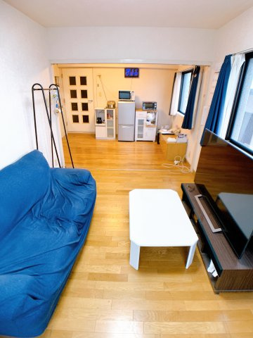 【居間・リビング】 | □■セザール第二秦野■□ | 角部屋につき窓が多く室内明るいです！