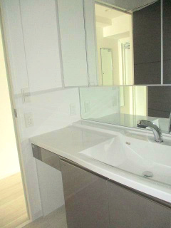 クレストコート志村坂上の居間・リビング|家具配置がしやすい整形リビング 