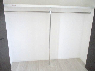 クレストコート志村坂上の居間・リビング|キッチンから室内を見渡せる設計 